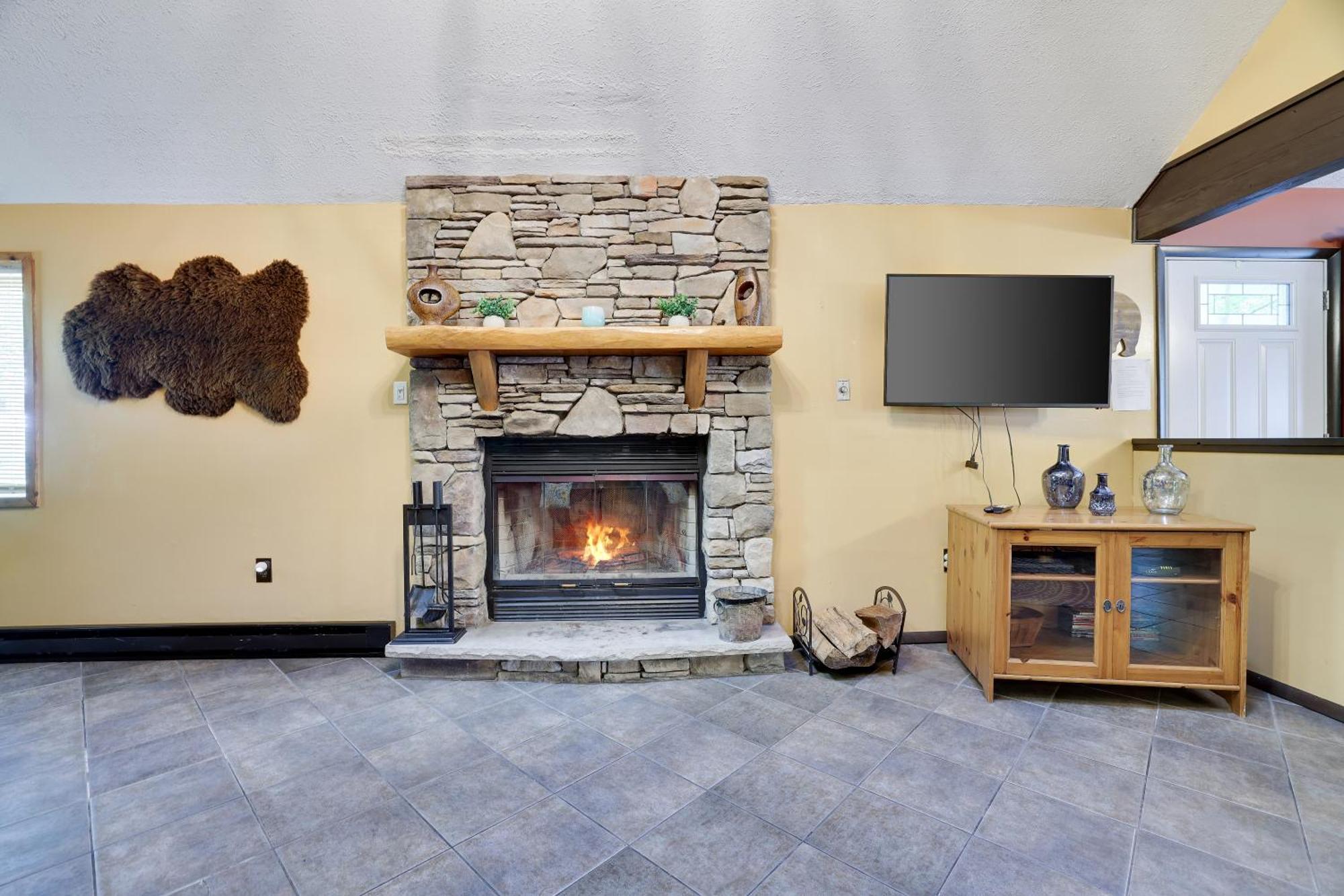 Chalet Renovated Near Casino, Camelback , Kalahari 4Bdrms Firepit Hot Tub Game Room Tobyhanna Bagian luar foto