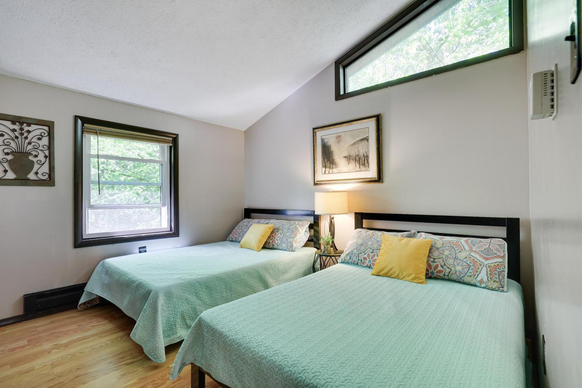 Chalet Renovated Near Casino, Camelback , Kalahari 4Bdrms Firepit Hot Tub Game Room Tobyhanna Bagian luar foto