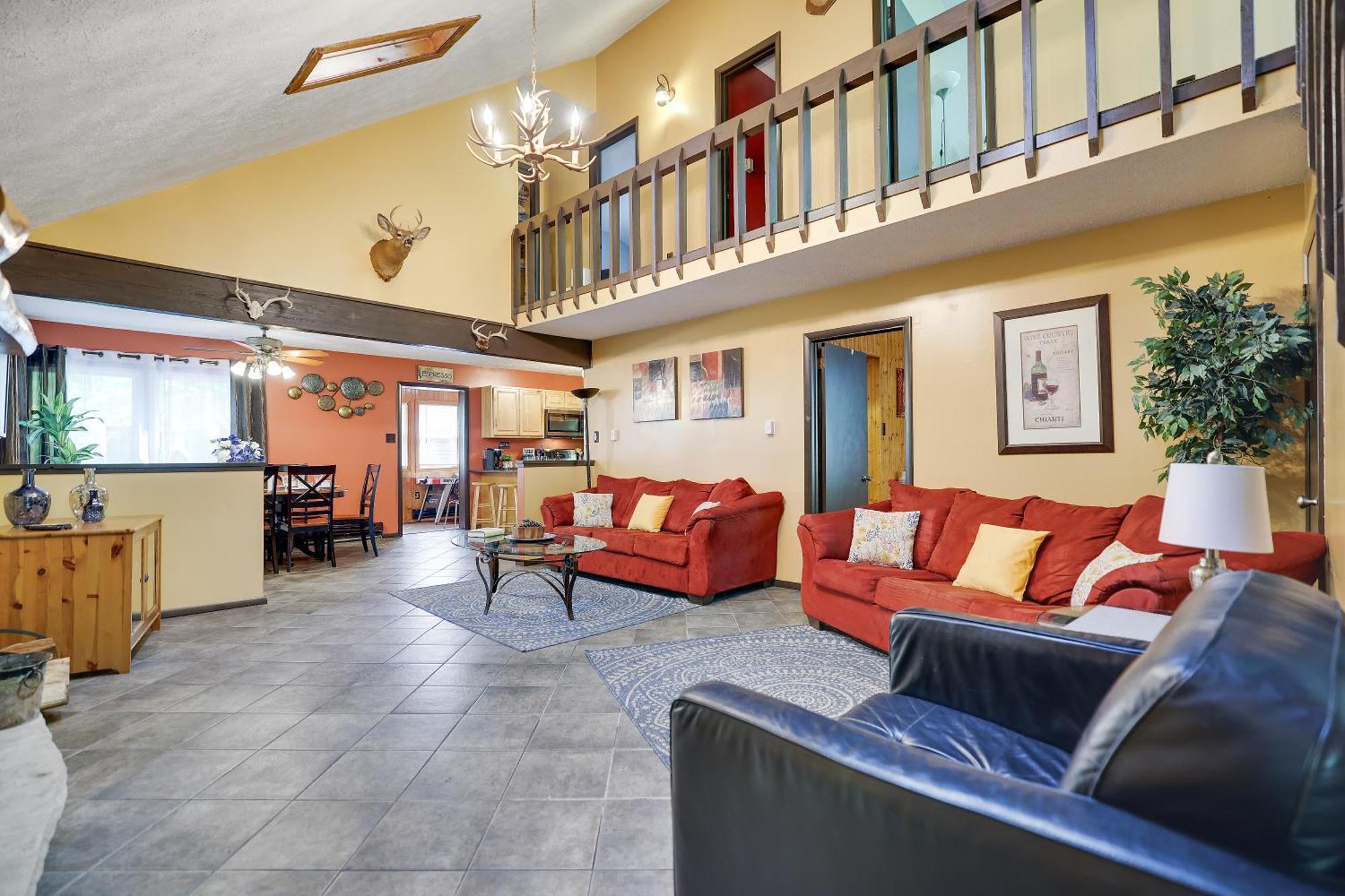 Chalet Renovated Near Casino, Camelback , Kalahari 4Bdrms Firepit Hot Tub Game Room Tobyhanna Bagian luar foto