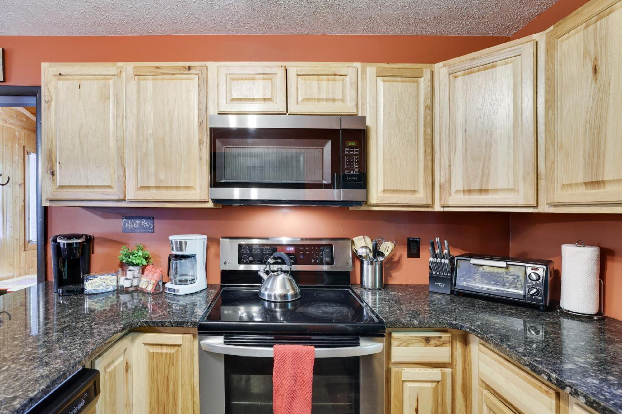 Chalet Renovated Near Casino, Camelback , Kalahari 4Bdrms Firepit Hot Tub Game Room Tobyhanna Bagian luar foto