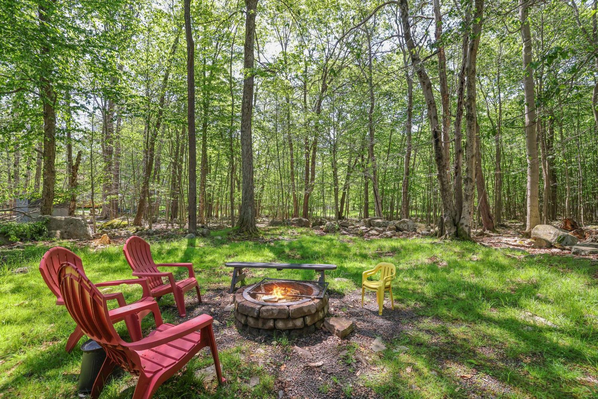 Chalet Renovated Near Casino, Camelback , Kalahari 4Bdrms Firepit Hot Tub Game Room Tobyhanna Bagian luar foto