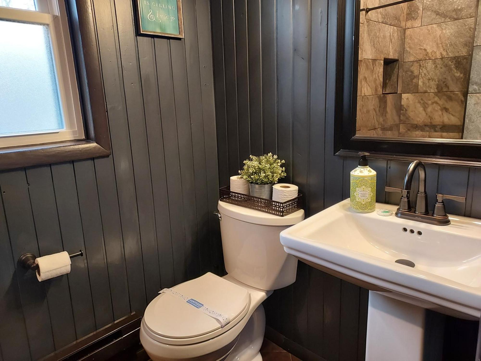 Chalet Renovated Near Casino, Camelback , Kalahari 4Bdrms Firepit Hot Tub Game Room Tobyhanna Bagian luar foto